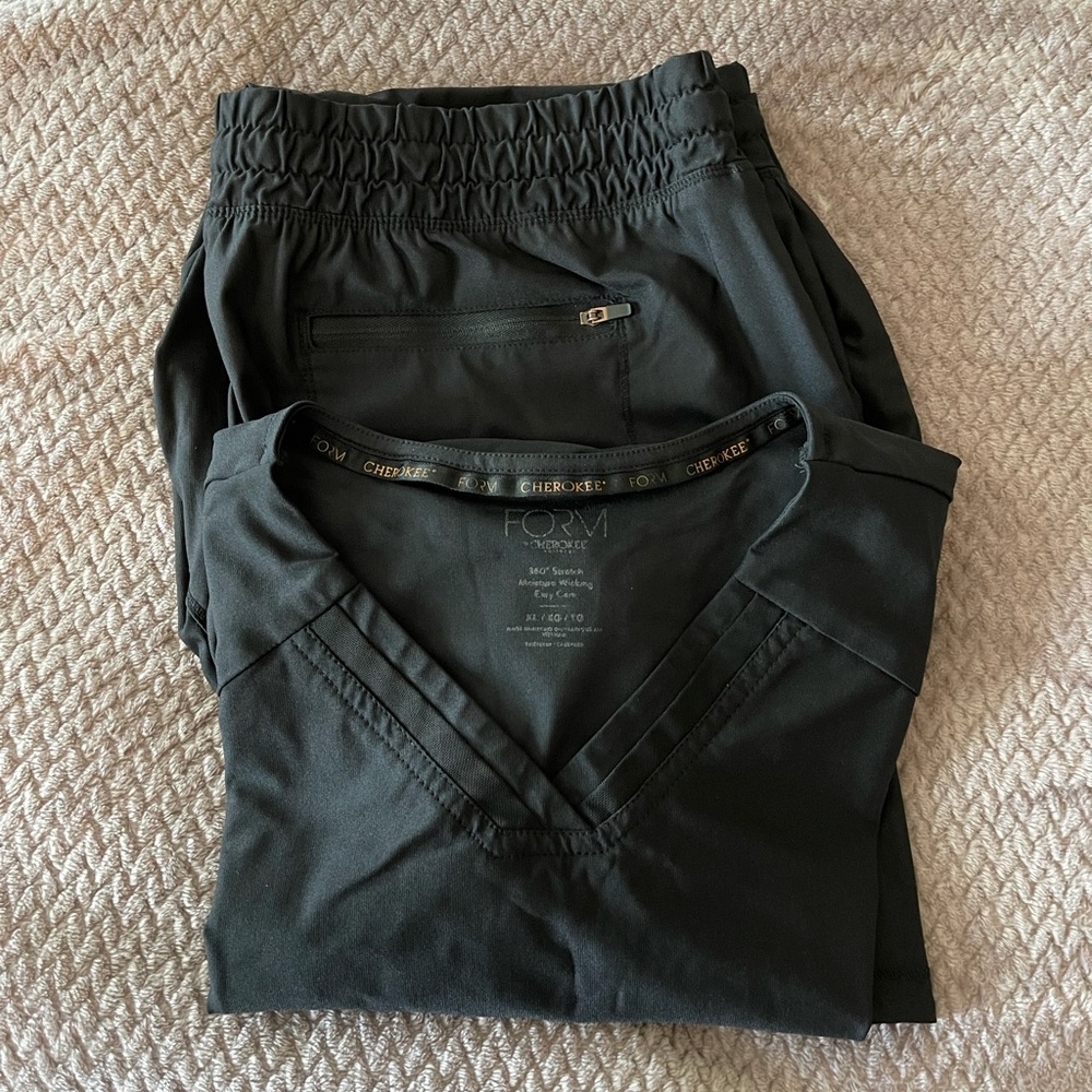 Cherokee Form Scrub Set